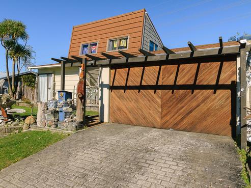 14 Kekeno Grove, Tirohanga