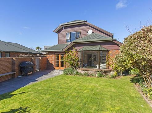 5 Colin Grove, Central Hutt