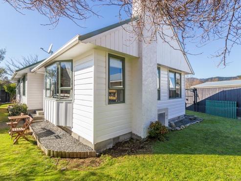 2 California Drive, Totara Park