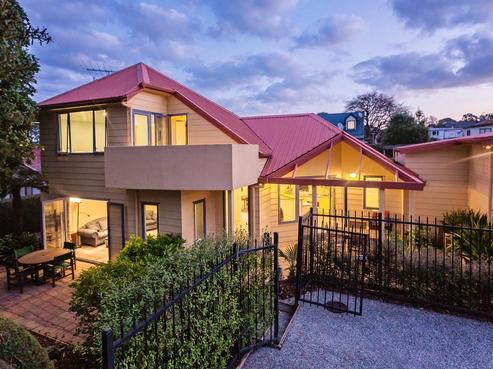 18 Houpara Street, One Tree Hill