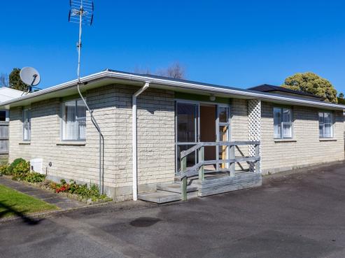 2/42 Belt Road, Moturoa