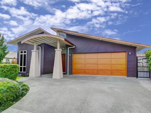 71 Saint James Drive, Huntington