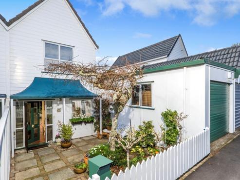2/1 Woodbridge Lane, Milford