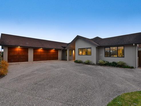 112 Huntington Drive, Huntington