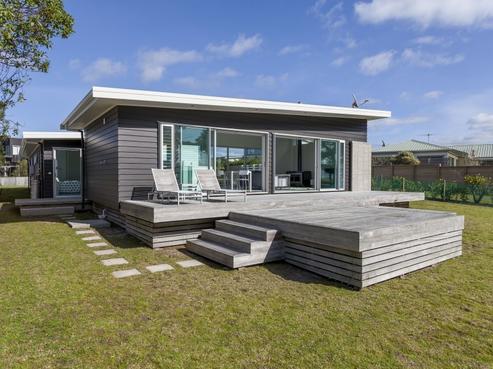 172 Sands Crescent, Matarangi