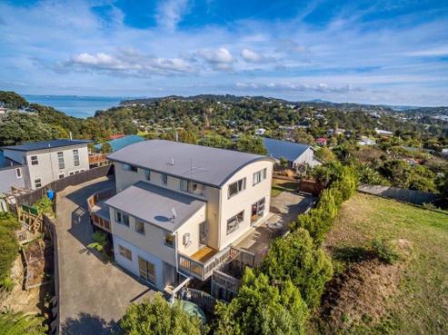 25 Beresford Avenue, Surfdale