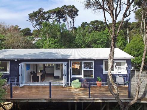 8 Crescent Road East, Ostend
