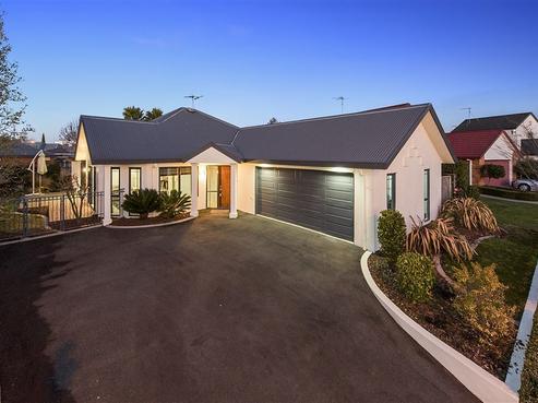 12 Montrose Crescent, Huntington