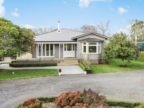 398 Kingseat Road, Kingseat