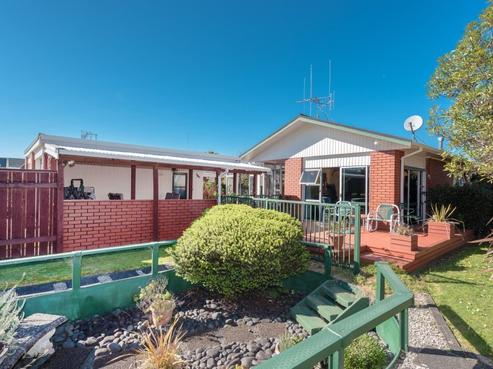 18 Clements Crescent, Queenwood