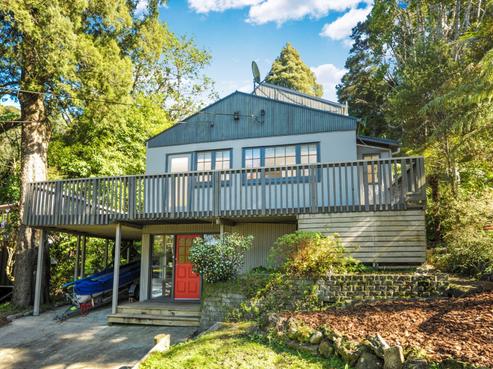 207 Laingholm Drive, Laingholm