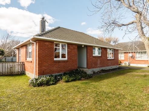 14 Kittyhawk Row, Bulls