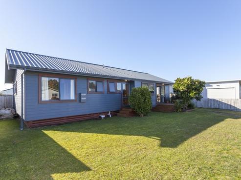 10 Hawk Hill Crescent, Cooks Beach