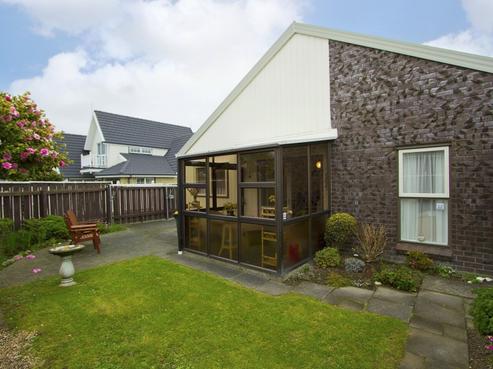 1/73 Queens Grove, Central Hutt