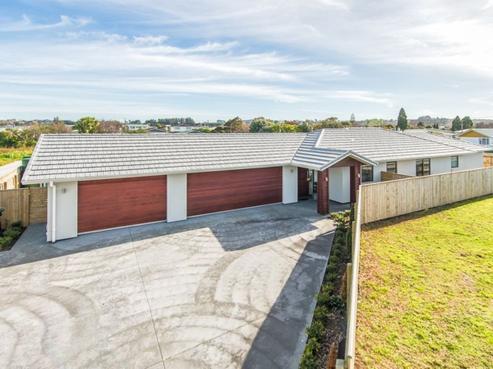 18 Buckingham Place, Springvale