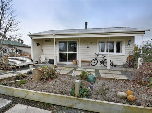 52 Dryden Street, Milton