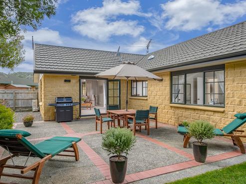 14 Galveston Grove, Totara Park