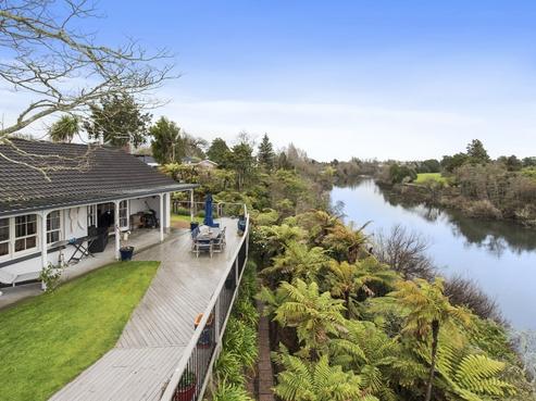 947 River Road, Queenwood
