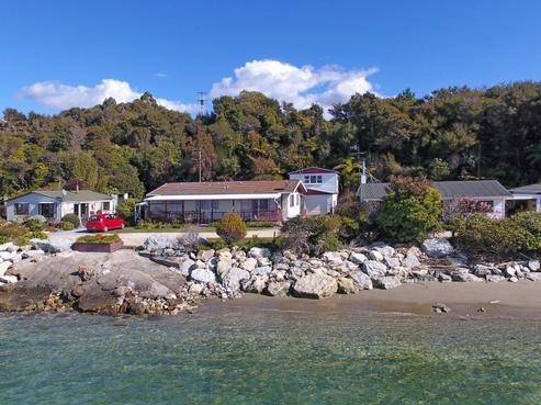 212 Rangihaeata Road, Rangihaeata