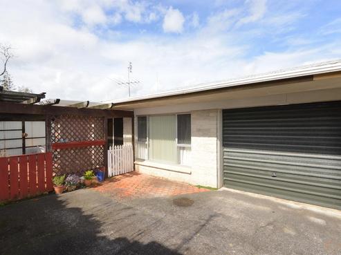 2/4 Stottholm Road, Titirangi