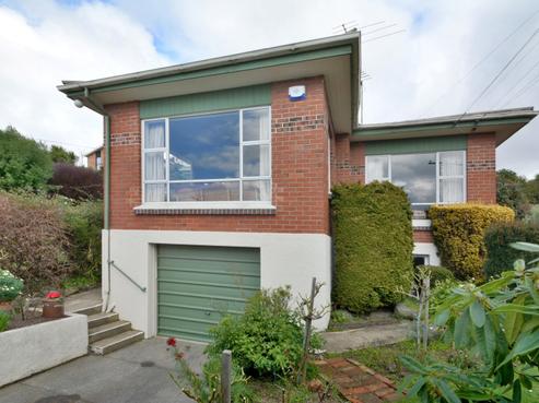 15 Preston Crescent, Belleknowes