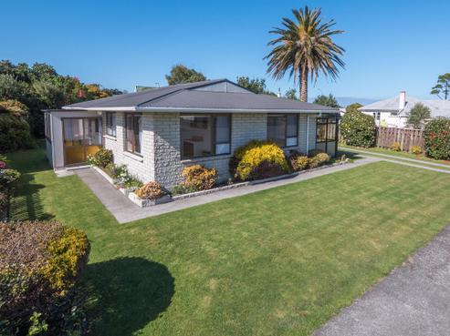 29 Longfellow Road, Opunake