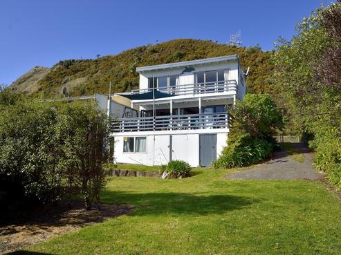 98 Newcastle Street, Mahia