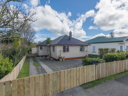 17 Kowhai Street, Helensville