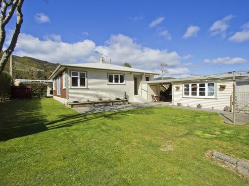 52 Wood Street, Wainuiomata