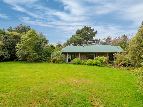33 Puriri Road, Waikanae