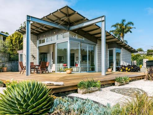 2 Bay Road, Ostend