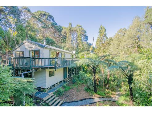 12 Cascade Avenue, Waiatarua