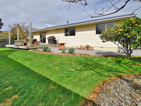 9 Larchmont Grove, Totara Park