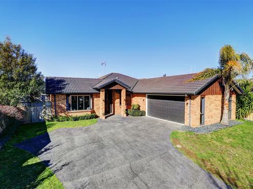 12 Stratford Place, Huntington