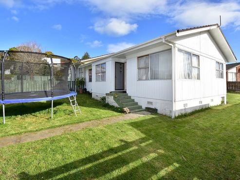 2B Mannering Place, Hillcrest