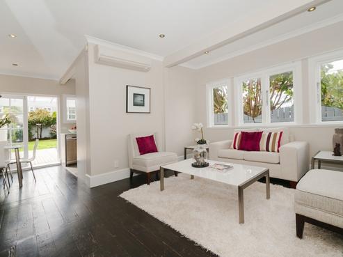 59 Riddlers Crescent, Petone