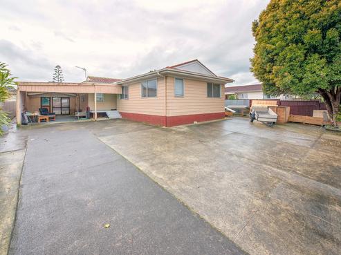 404 Roscommon Road, Clendon Park