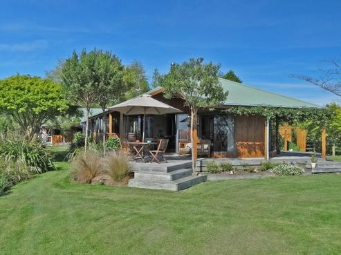 162 Malling Road, Redwood Valley