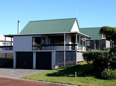 4 Braddock Grove, Pauanui
