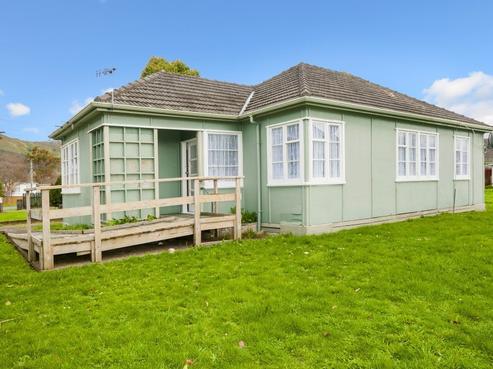 8 Gibson Crescent, Naenae