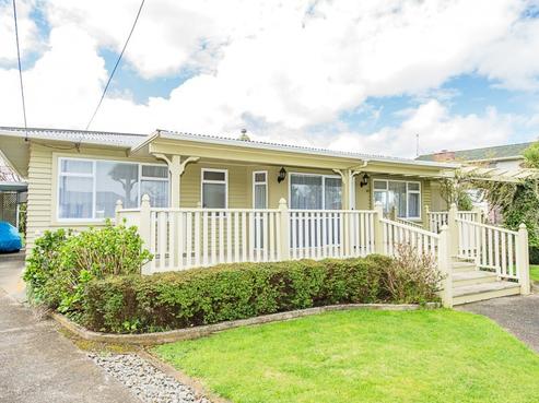 42 Lincoln Road, Springvale
