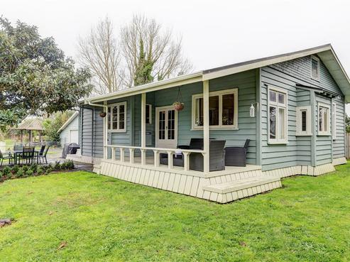6 Lucien Place, Whitikahu