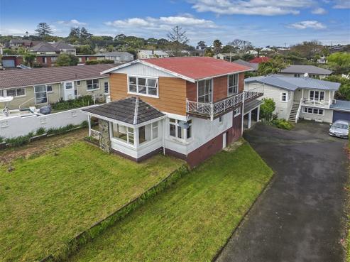18 Northumberland Avenue, Belmont