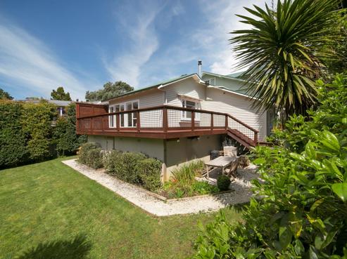 7 Raroa Terrace, Waiatarua