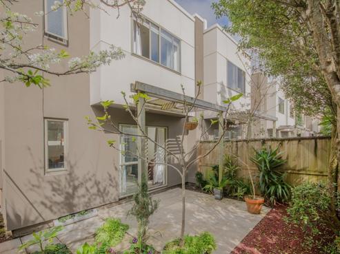 55/21 Hunters Park Drive, Three Kings