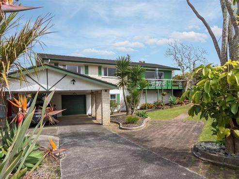 13 Binda Place, Botany Downs