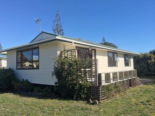 18 Adrian Grove, Waikanae Beach