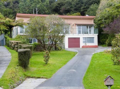 25 James Grove, Stokes Valley