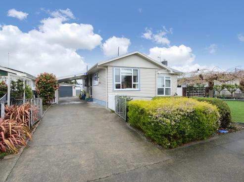 707 Elm Road, Akina