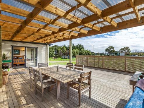 361 Whales Line, Marton
